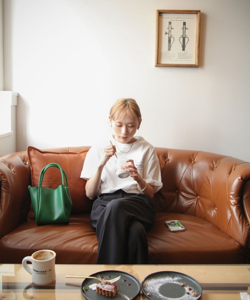 Chillfar（チルファー）の「デイリーアソートロゴTシャツ（Tシャツ/カットソー・レディース・ホワイト×ブラック/オートミール/アイボリー系1/ホワイト×ブルー/ホワイト×グリーン/ピンク/クリーム/レモンイエロー/アイボリー系/ホワイト×レッド/ホワイト系/チャコール・FREE）」の15枚目の写真