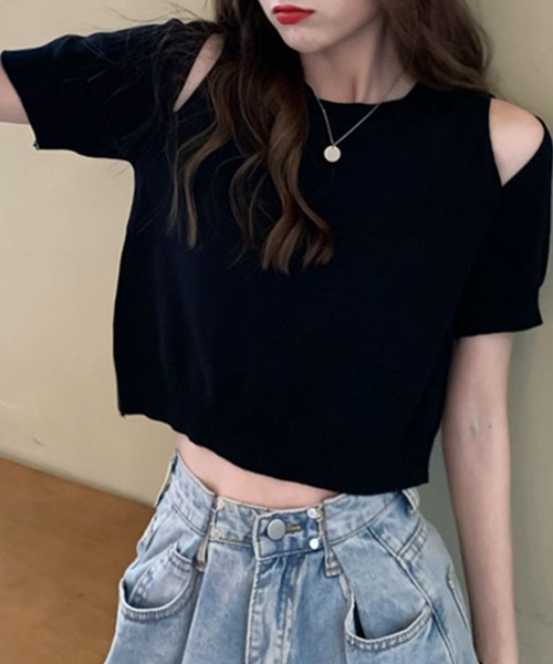 LYEON（リヨン）の「カットアウトショルダー半袖ニット（ニット/セーター・レディース・ホワイト/ブラック・FREE）」の3枚目の写真
