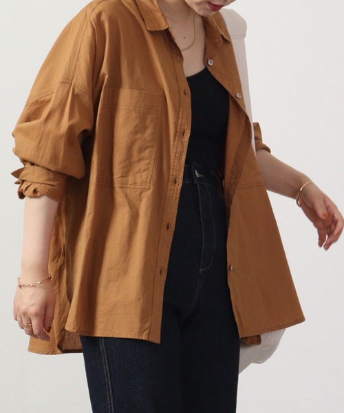 lil nina（リルニーナ）の「lil nina キャンブリックボイル 長袖オーバーシャツ 無地＆ストライプ（シャツ/ブラウス・レディース・エンジ/ネイビー/ホワイト/ライトブラウン/チェリーピンク/ブラック×パープル/ホワイト×ブルー/ブラウン系/パープル系・FREE）」の4枚目の写真