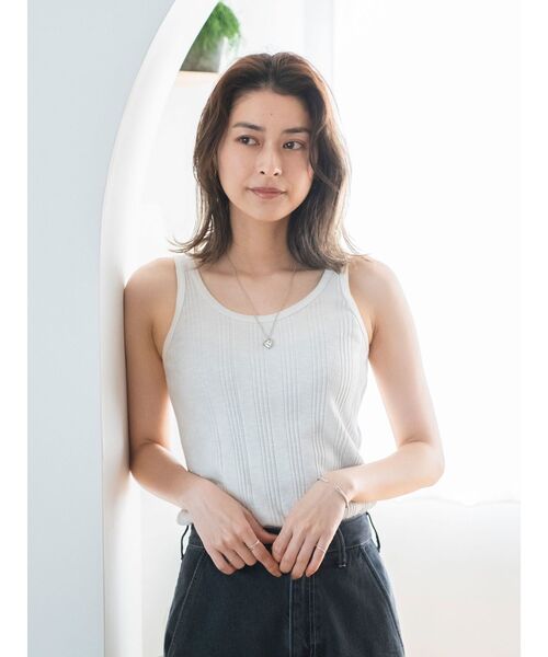 Ungrid(アングリッド)の「ランダムテレコタンクトップ(Tシャツ/カットソー・レディース・ターコイズブルー/イエロー/ピンク/チャコールグレー/オフホワイト・FREE)」の9枚目の写真