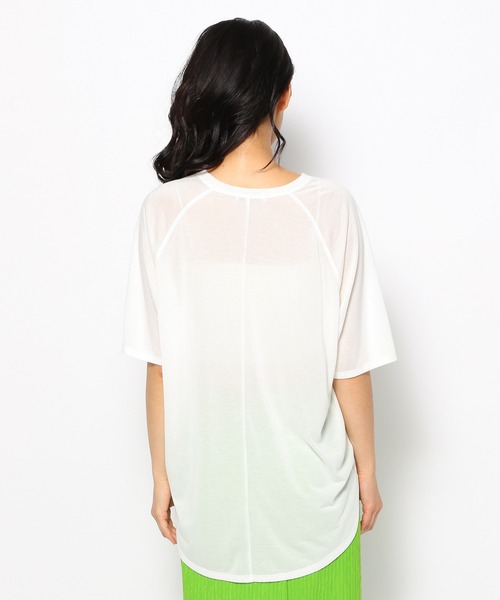 FOREVER 21（フォーエバー トゥエンティーワン）の「無地ラグランＴシャツ（Tシャツ/カットソー・レディース・ブラック/オフホワイト・SMALL/MEDIUM）」の17枚目の写真