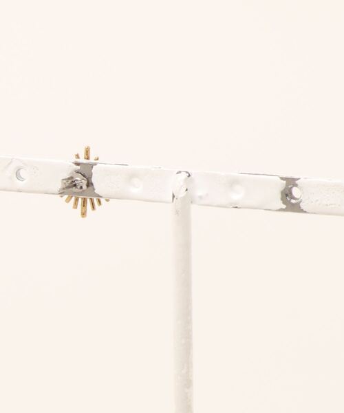 aquvii（アクビ）の「アクビ rock eye pierce（ピアス（片耳用）・レディース・ブラック/ブルー・フリー）」の3枚目の写真