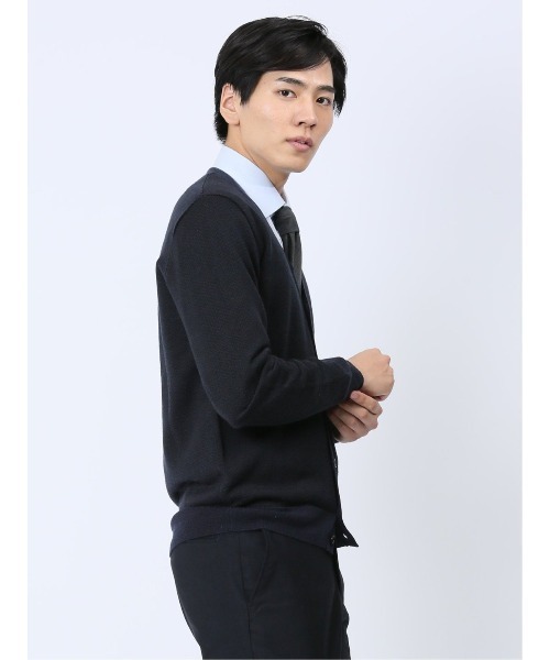 Alexander Julian（アレキサンダージュリアン）の「アレキサンダージュリアン ウォッシャブル ウール混ヘリンボン ニットカーディガン（カーディガン/ボレロ・メンズ・ブラック/ネイビー・MEDIUM/X-LARGE/LARGE）」の14枚目の写真