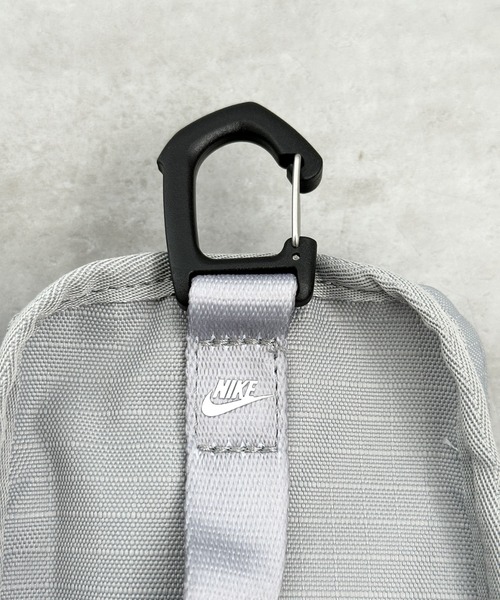 NIKE（ナイキ）の「NIKE(ナイキ)/スマホショルダー ミニショルダーバッグ ランヤード 縦長ミニポシェット/クラブ フォーンクロスボディー（ショルダーバッグ・メンズ・シルバー/ブルー/ブラック/レッド/ベージュ・FREE）」の15枚目の写真