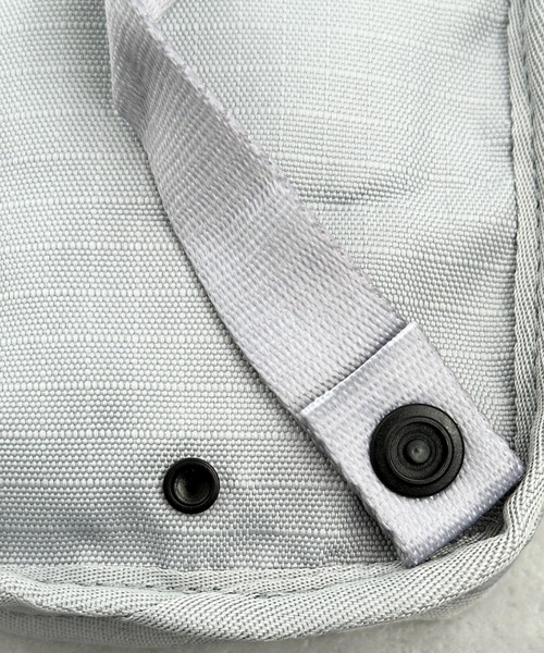 NIKE（ナイキ）の「NIKE(ナイキ)/スマホショルダー ミニショルダーバッグ ランヤード 縦長ミニポシェット/クラブ フォーンクロスボディー（ショルダーバッグ・メンズ・シルバー/ブルー/ブラック/レッド/ベージュ・FREE）」の16枚目の写真