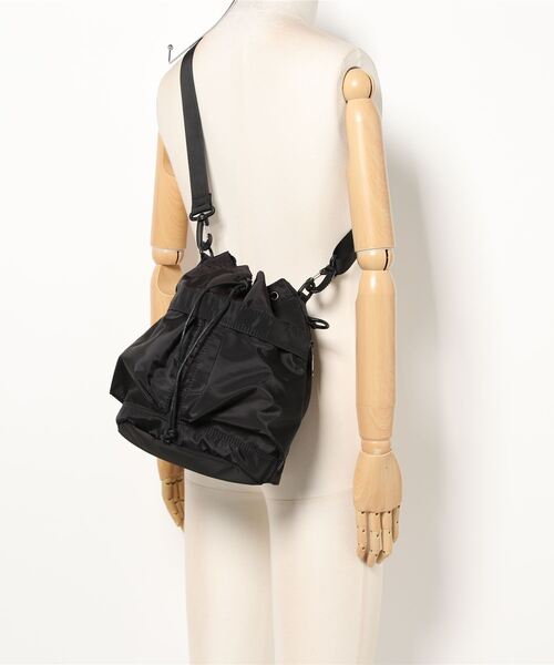 VICKY(ビッキー)の「【KOREAN ITEM】防水防汚ミリタリー巾着ショルダーバッグ(ショルダーバッグ・レディース・ブラック/オフホワイト・FREE)」の17枚目の写真