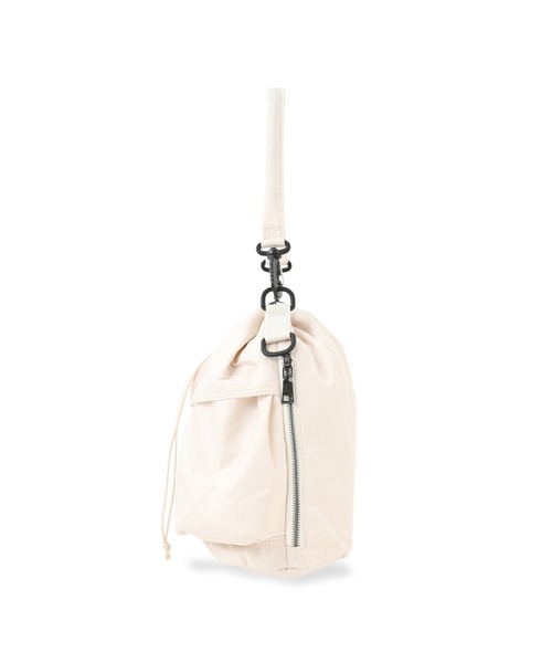 VICKY(ビッキー)の「【KOREAN ITEM】防水防汚ミリタリー巾着ショルダーバッグ(ショルダーバッグ・レディース・ブラック/オフホワイト・FREE)」の3枚目の写真