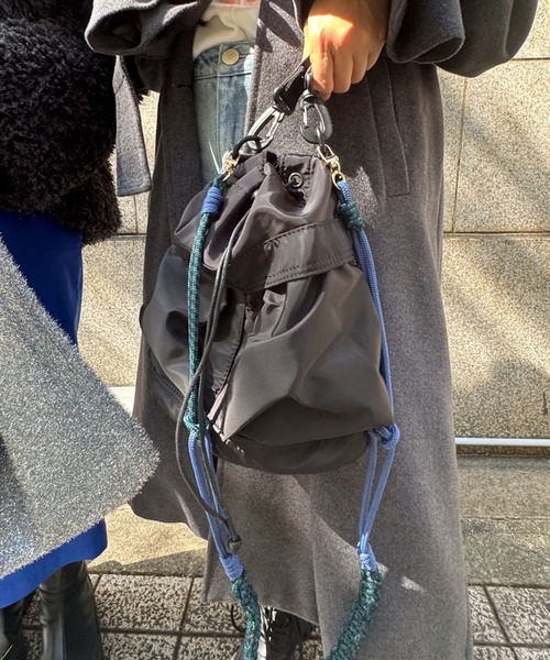 VICKY(ビッキー)の「【KOREAN ITEM】防水防汚ミリタリー巾着ショルダーバッグ(ショルダーバッグ・レディース・ブラック/オフホワイト・FREE)」の15枚目の写真