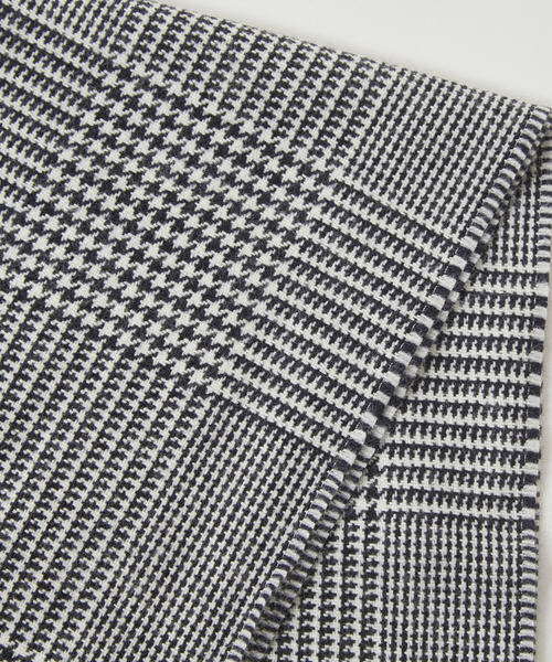 MEN'S MELROSE（メンズメルローズ）の「グレンチェックトリコマフラー（マフラー・メンズ・グレー/ネイビー・9）」の4枚目の写真