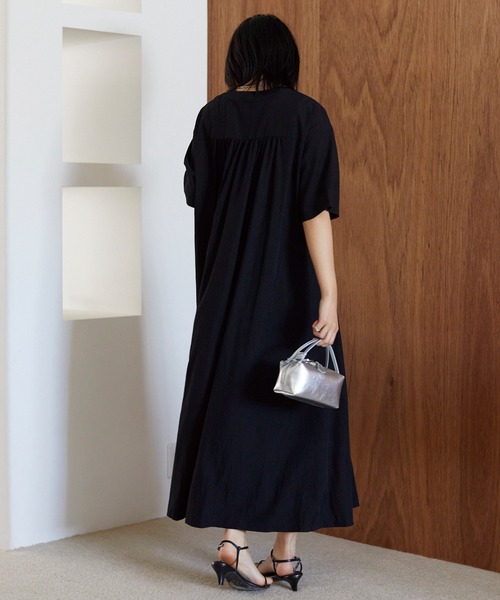 LAVEANGE(ラビアンジェ)の「ウエストタックワンピース(ワンピース・レディース・ネイビー/グリーン/ブラック・4L/3L/LL/M/5L)」の10枚目の写真