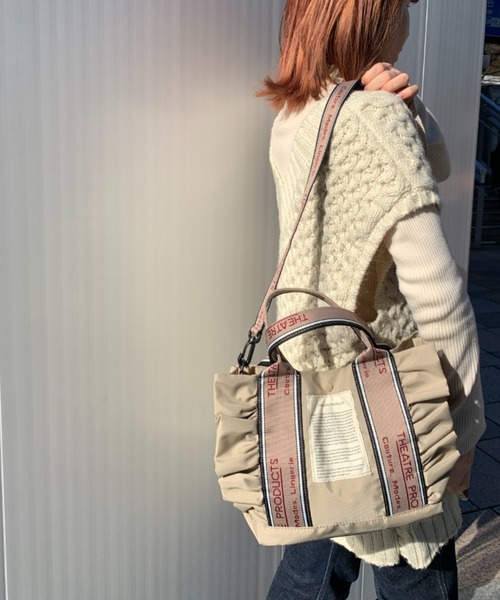 THEATRE PRODUCTS(シアタープロダクツ)の「テムズ フリル2WAYショルダーバッグ-M-/500mlペットボトル収納可能(ショルダーバッグ・レディース・ブラック/ベージュ・FREE)」の10枚目の写真