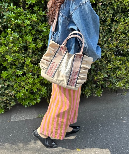 THEATRE PRODUCTS(シアタープロダクツ)の「テムズ フリル2WAYショルダーバッグ-M-/500mlペットボトル収納可能(ショルダーバッグ・レディース・ブラック/ベージュ・FREE)」の13枚目の写真