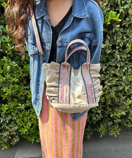 THEATRE PRODUCTS(シアタープロダクツ)の「テムズ フリル2WAYショルダーバッグ-M-/500mlペットボトル収納可能(ショルダーバッグ・レディース・ブラック/ベージュ・FREE)」の14枚目の写真