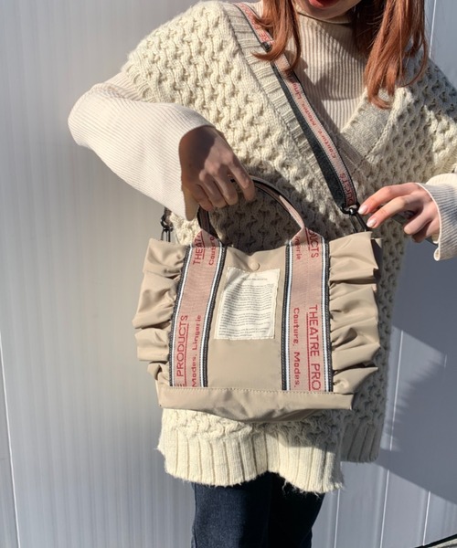 THEATRE PRODUCTS(シアタープロダクツ)の「テムズ フリル2WAYショルダーバッグ-M-/500mlペットボトル収納可能(ショルダーバッグ・レディース・ブラック/ベージュ・FREE)」の15枚目の写真