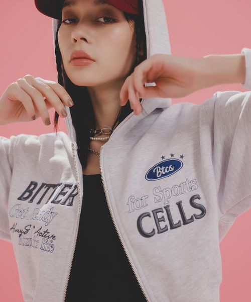 VIS（ビス）の「【BITTER CELLS】Wジップショート丈ロゴ刺繍パーカー（スウェット・レディース・ブラック/ライトグレー・FREE）」の2枚目の写真