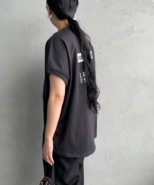 AMERICANA（アメリカーナ）の「【CLASSY. 5月号掲載】[Americana×JEANS FACTORY/アメリカーナ×ジーンズファクトリー] 別注 ラウンドヘム バックプリントTシャツ（Tシャツ/カットソー・レディース・スミクロ/ホワイト/ライトグレー・F）」の19枚目の写真