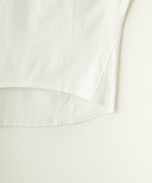 AMERICANA（アメリカーナ）の「【CLASSY. 5月号掲載】[Americana×JEANS FACTORY/アメリカーナ×ジーンズファクトリー] 別注 ラウンドヘム バックプリントTシャツ（Tシャツ/カットソー・レディース・スミクロ/ホワイト/ライトグレー・F）」の10枚目の写真