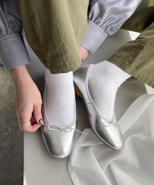 REMME（レメ）の「【REMME/レメ】レザーバレーシューズ（バレエシューズ・レディース・ベージュ/グリーン/シルバー/ブラック系その他/ブラック・38/37）」の5枚目の写真