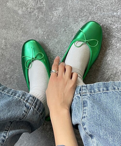 REMME（レメ）の「【REMME/レメ】レザーバレーシューズ（バレエシューズ・レディース・ベージュ/グリーン/シルバー/ブラック系その他/ブラック・38/37）」の4枚目の写真