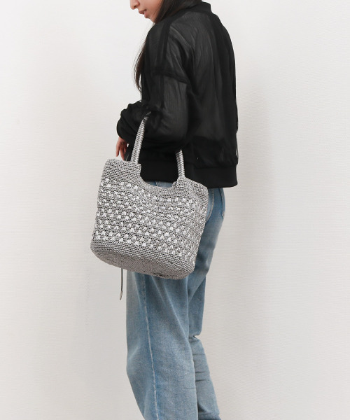 cache cache（カシュ カシュ）の「カシュカシュ cachecache / メタリックコード柄編みトートバッグ（トートバッグ・レディース・マルチ/シルバー/ブラック/ホワイト/シルバー系その他・FREE）」の4枚目の写真