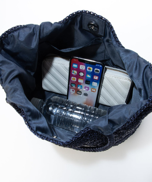 cache cache(カシュ カシュ)の「カシュカシュ cachecache / メタリックコード柄編みトートバッグ(トートバッグ・レディース・マルチ/シルバー/ブラック/ホワイト/シルバー系その他/ネイビー/グリーン・FREE)」の17枚目の写真