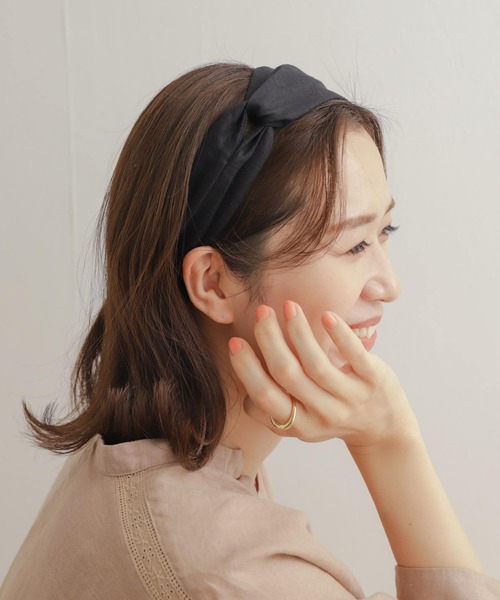 URBAN RESEARCH DOORS(アーバンリサーチドアーズ)の「リネンブレンドヘアバンド(ヘアバンド・レディース・ベージュ系その他/ブラック・-)」の2枚目の写真