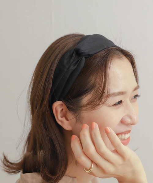 URBAN RESEARCH DOORS(アーバンリサーチドアーズ)の「リネンブレンドヘアバンド(ヘアバンド・レディース・ベージュ系その他/ブラック・-)」の3枚目の写真