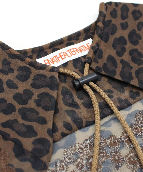 RNA(アールエヌエー)の「E4989 刺繍デタッチャブルカラー(ストール/ショール・レディース・レオパード/アクア/イエロー・FREE)」の8枚目の写真