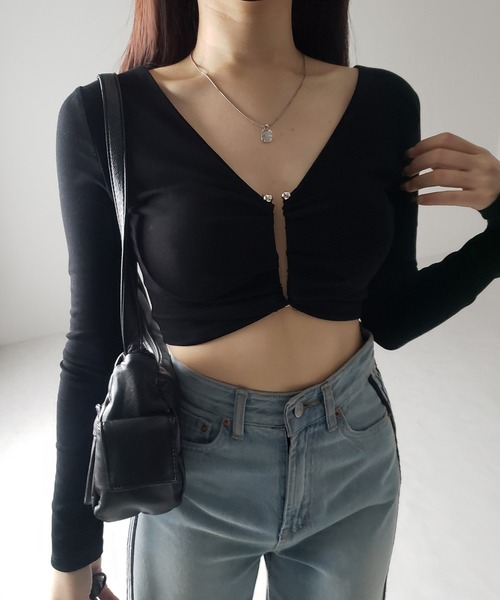 me+em select(ミームセレクト)の「※※【 カップ付き 】メタルパーツカットアウト長袖ショートトップス(Tシャツ/カットソー・レディース・ホワイト/ブラック・FREE)」の5枚目の写真