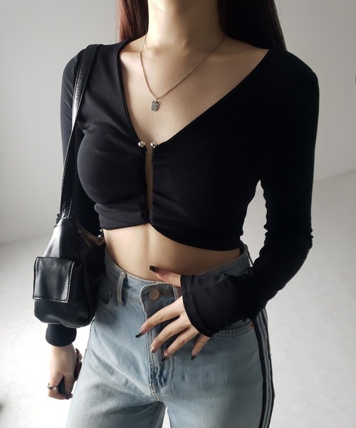 me+em select(ミームセレクト)の「※※【 カップ付き 】メタルパーツカットアウト長袖ショートトップス(Tシャツ/カットソー・レディース・ホワイト/ブラック・FREE)」の4枚目の写真