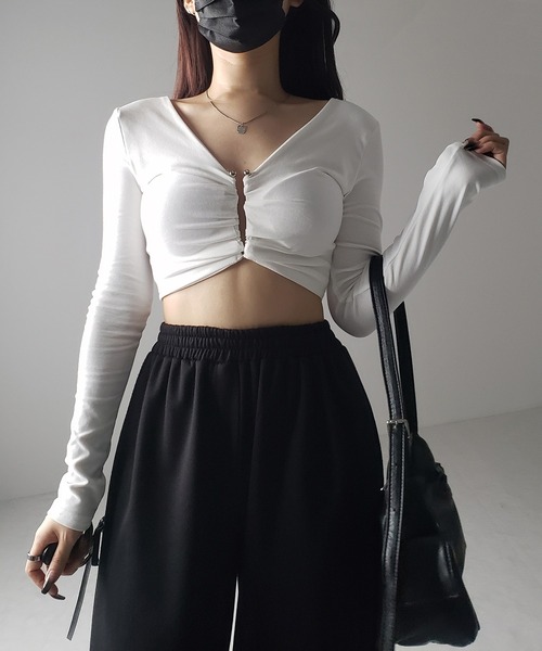 me+em select(ミームセレクト)の「※※【 カップ付き 】メタルパーツカットアウト長袖ショートトップス(Tシャツ/カットソー・レディース・ホワイト/ブラック・FREE)」の19枚目の写真