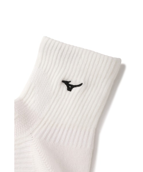 MARGARET HOWELL（マーガレットハウエル）の「FIT SUPPORT SHORT SOCKS（ソックス/靴下・レディース・オレンジ系その他3/ブラック/ホワイト・-）」の4枚目の写真