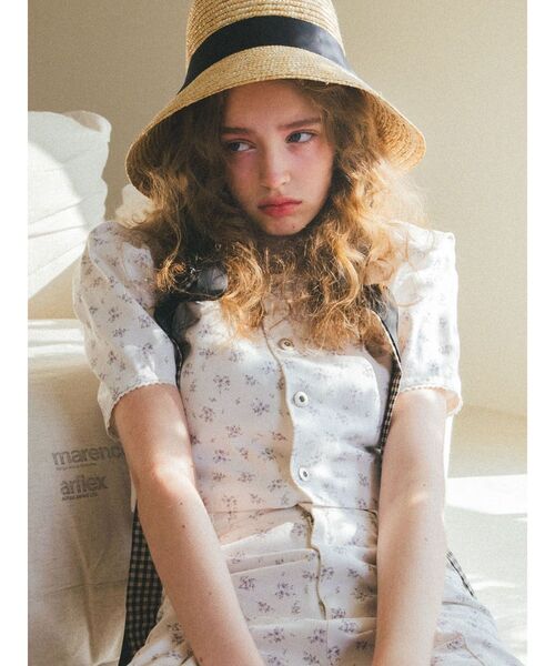 CALNAMUR(カルナムール)の「フラワースクエアネックトップス【セットアップ着用可】(シャツ/ブラウス・レディース・ホワイト/ブルー・FREE)」の2枚目の写真