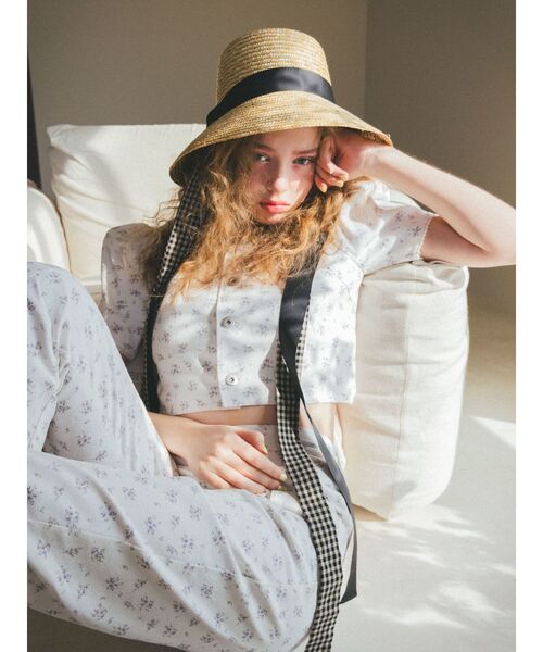 CALNAMUR(カルナムール)の「フラワースクエアネックトップス【セットアップ着用可】(シャツ/ブラウス・レディース・ホワイト/ブルー・FREE)」の4枚目の写真