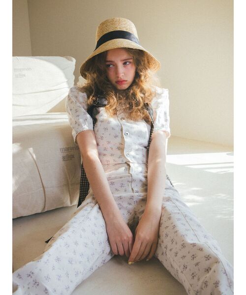 CALNAMUR(カルナムール)の「フラワースクエアネックトップス【セットアップ着用可】(シャツ/ブラウス・レディース・ホワイト/ブルー・FREE)」の5枚目の写真