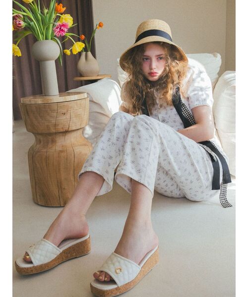 CALNAMUR(カルナムール)の「フラワースクエアネックトップス【セットアップ着用可】(シャツ/ブラウス・レディース・ホワイト/ブルー・FREE)」の6枚目の写真