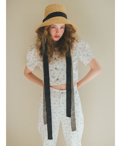 CALNAMUR(カルナムール)の「フラワースクエアネックトップス【セットアップ着用可】(シャツ/ブラウス・レディース・ホワイト/ブルー・FREE)」の8枚目の写真