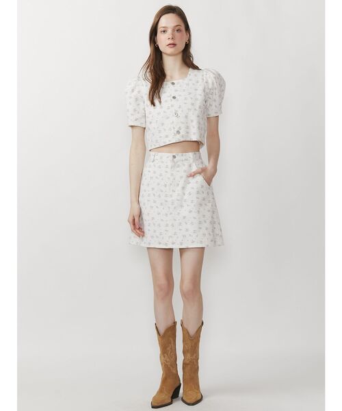 CALNAMUR(カルナムール)の「フラワースクエアネックトップス【セットアップ着用可】(シャツ/ブラウス・レディース・ホワイト/ブルー・FREE)」の18枚目の写真