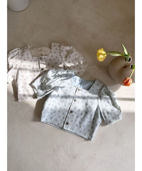 CALNAMUR(カルナムール)の「フラワースクエアネックトップス【セットアップ着用可】(シャツ/ブラウス・レディース・ホワイト/ブルー・FREE)」の22枚目の写真