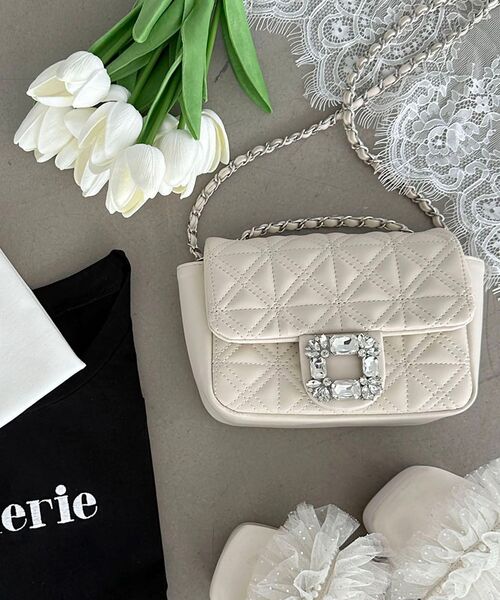 MAJESTIC LEGON（マジェスティックレゴン）の「ビジューキルティングポシェット（ショルダーバッグ・レディース・アイボリー/グレイッシュベージュ/ブラック・FREE）」の2枚目の写真