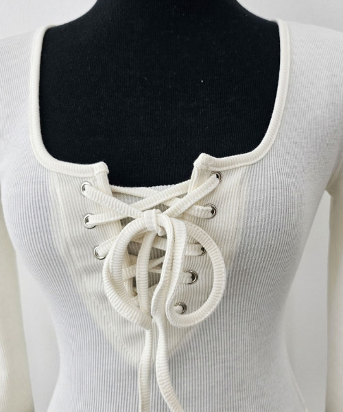 VIVID LADY(ビビッドレディー)の「スクエアネック レースアップ リブTシャツ バレエコア(Tシャツ/カットソー・レディース・グレー/アイボリー/ブラック/ベージュ・FREE)」の16枚目の写真
