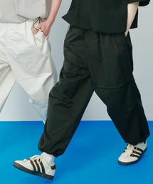 KACCO（カッコ）の「《ユニセックスアイテム》RELAX FIT TRACK CARGO PANTS / リラックスフィットトラックカーゴパンツ（カーゴパンツ）」