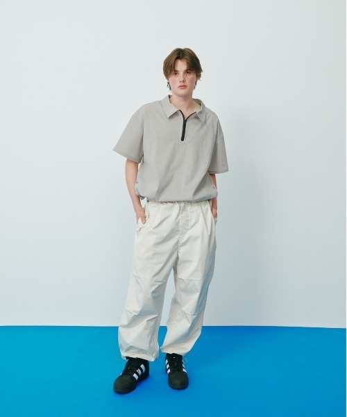 KACCO(カッコ)の「《ユニセックスアイテム》RELAX FIT TRACK CARGO PANTS / リラックスフィットトラックカーゴパンツ(カーゴパンツ・メンズ・ホワイト/ブラック・LARGE/MEDIUM/SMALL)」の3枚目の写真