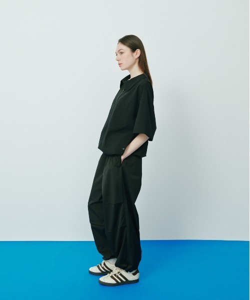 KACCO(カッコ)の「《ユニセックスアイテム》RELAX FIT TRACK CARGO PANTS / リラックスフィットトラックカーゴパンツ(カーゴパンツ・メンズ・ホワイト/ブラック・LARGE/MEDIUM/SMALL)」の6枚目の写真