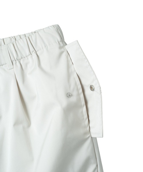 KACCO(カッコ)の「《ユニセックスアイテム》RELAX FIT TRACK CARGO PANTS / リラックスフィットトラックカーゴパンツ(カーゴパンツ・メンズ・ホワイト/ブラック・LARGE/MEDIUM/SMALL)」の21枚目の写真
