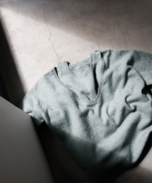 select MOCA(セレクトモカ)の「レイヤードVネックニットセット(ニット/セーター・レディース・グレイッシュブルー/チャコールグレー/ブラック/ネイビー/ベージュ/ブラウン・FREE)」の21枚目の写真