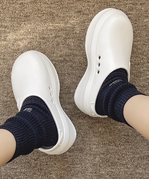 Vipoa（ヴィポア）の「VOLUME CLOGS SHOES（サンダル・レディース・ベージュ/ホワイト/ブラック・SMALL/MEDIUM/LARGE）」の2枚目の写真