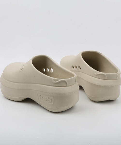 Vipoa（ヴィポア）の「VOLUME CLOGS SHOES（サンダル・レディース・ベージュ/ホワイト/ブラック・SMALL/MEDIUM/LARGE）」の6枚目の写真