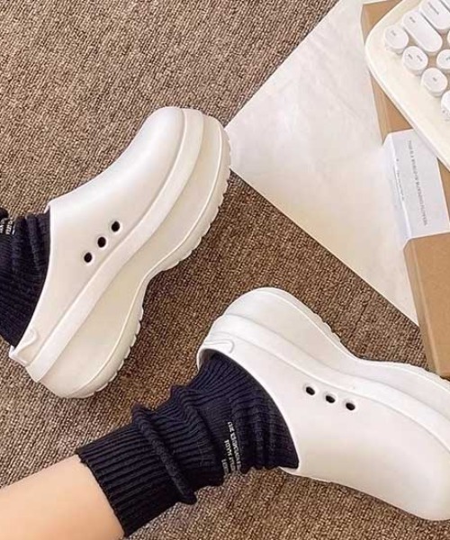 Vipoa（ヴィポア）の「VOLUME CLOGS SHOES（サンダル・レディース・ベージュ/ホワイト/ブラック・SMALL/MEDIUM/LARGE）」の13枚目の写真