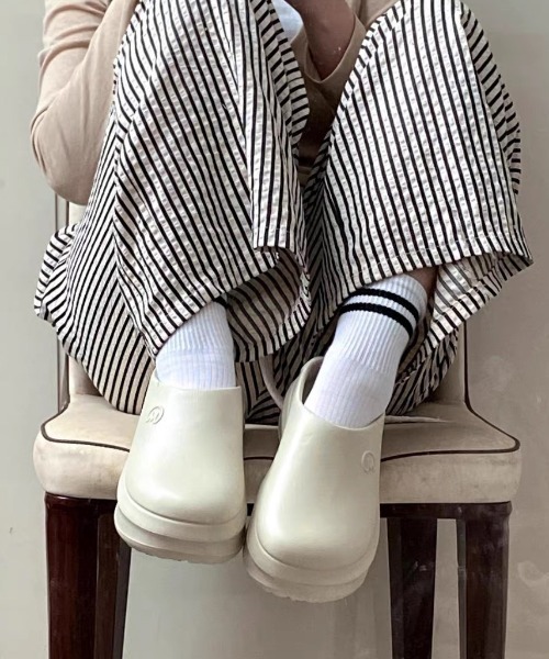 Vipoa(ヴィポア)の「VOLUME CLOGS SHOES(スリッポン・レディース・ベージュ/ホワイト/ブラック・SMALL/MEDIUM/LARGE)」の11枚目の写真